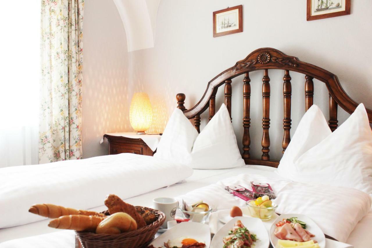 Stadthotel Restaurant Auerhahn Vöcklabruck Kültér fotó