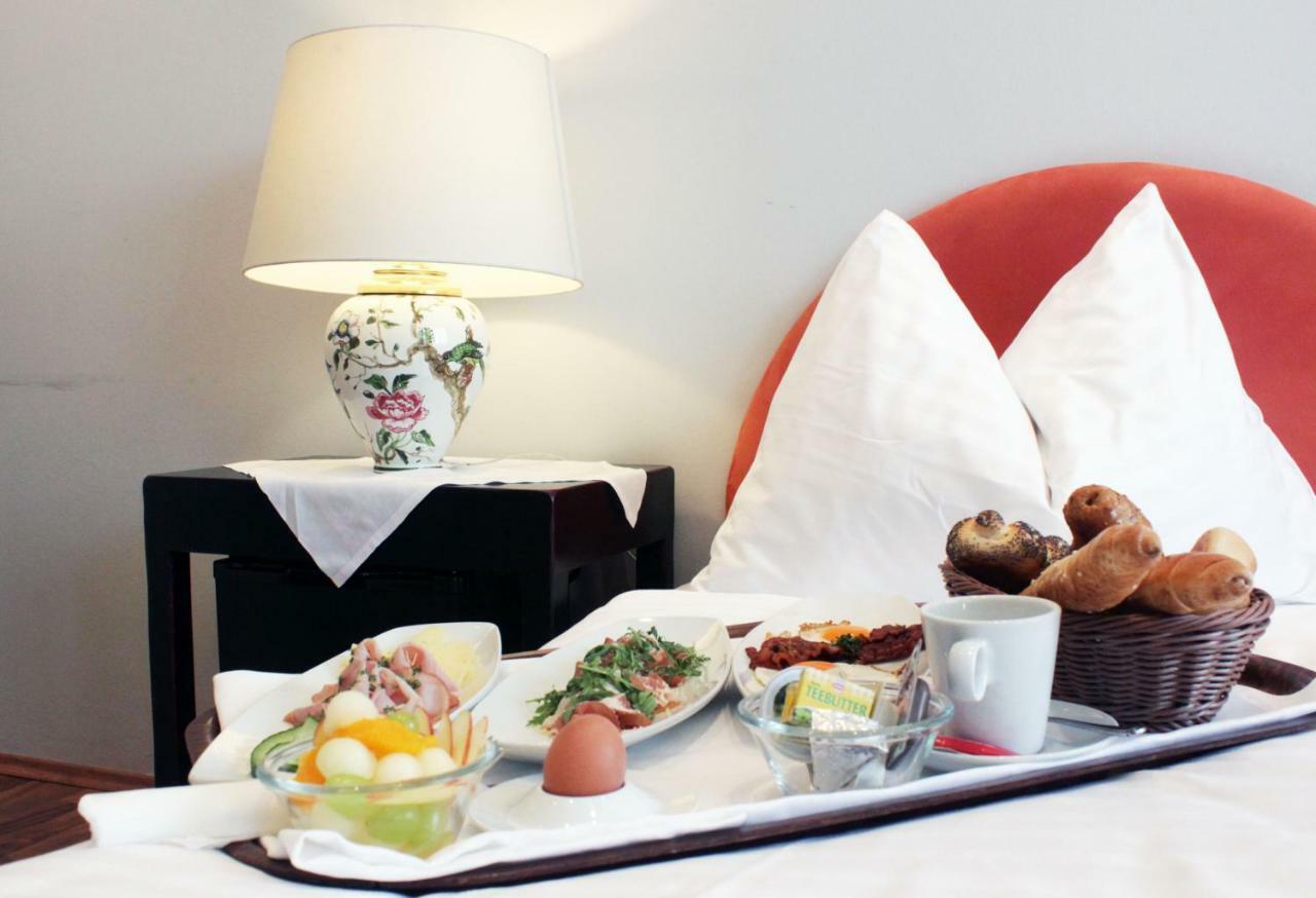 Stadthotel Restaurant Auerhahn Vöcklabruck Kültér fotó