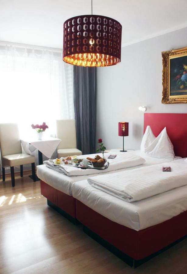 Stadthotel Restaurant Auerhahn Vöcklabruck Kültér fotó
