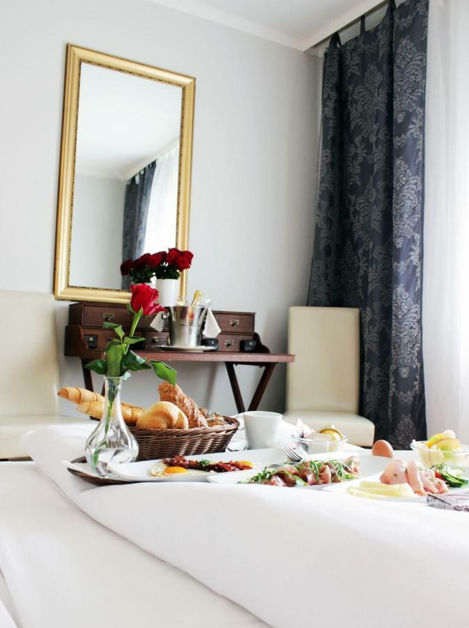 Stadthotel Restaurant Auerhahn Vöcklabruck Kültér fotó