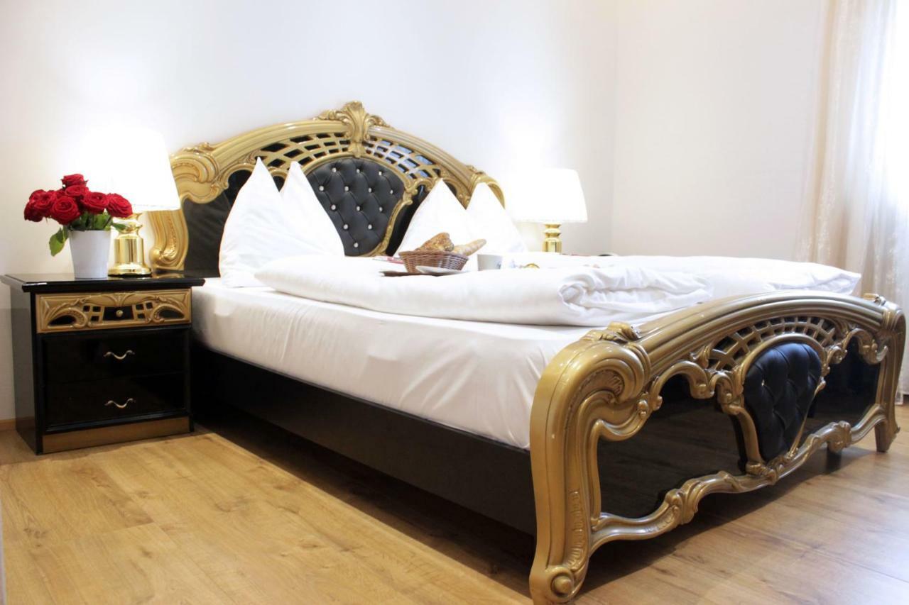 Stadthotel Restaurant Auerhahn Vöcklabruck Kültér fotó