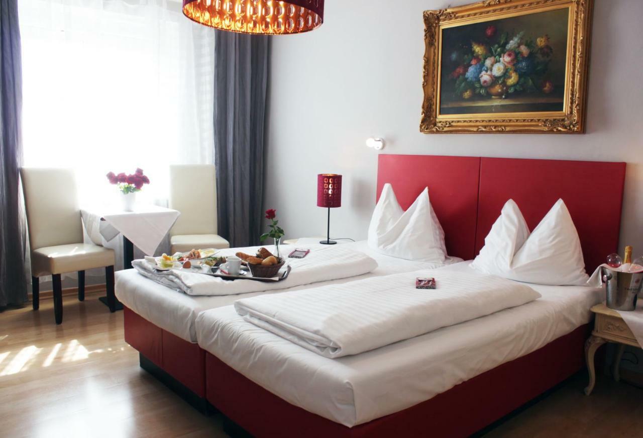 Stadthotel Restaurant Auerhahn Vöcklabruck Kültér fotó
